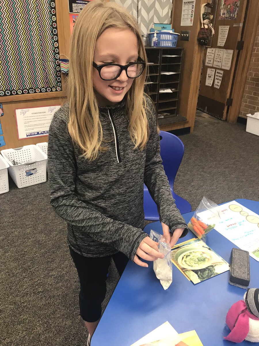 ma_ma_pete's tweet photo. #HPCStorm color their plates w/fresh fruits & veggies. Crunchy orange carrots, sweet & spicy red peppers, and long green celery made a #HealthySnack w/ low fat yogurt ranch dip. Thank you @WalmartGiving funding #CHFFF #HealthyHabits! #NebExt #UNLFoodFitness ππ₯¬ππ½ππ₯ππ₯¦π₯π https://t.co/WjxSiaGK9o