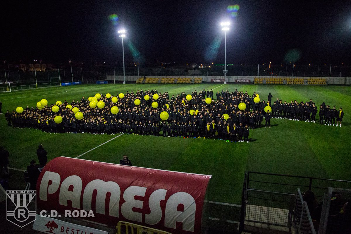 cdroda's tweet photo. 📢 //Destacados\\

"Lleno en la Ciutat Esportiva Pamesa Ceramica para la presentación oficial del CD Roda 2018/19"

⏩ https://t.co/lGBovXGSpO

🖤💛 #SomRoda #CDRoda 💛🖤 https://t.co/nF2EYFee8A