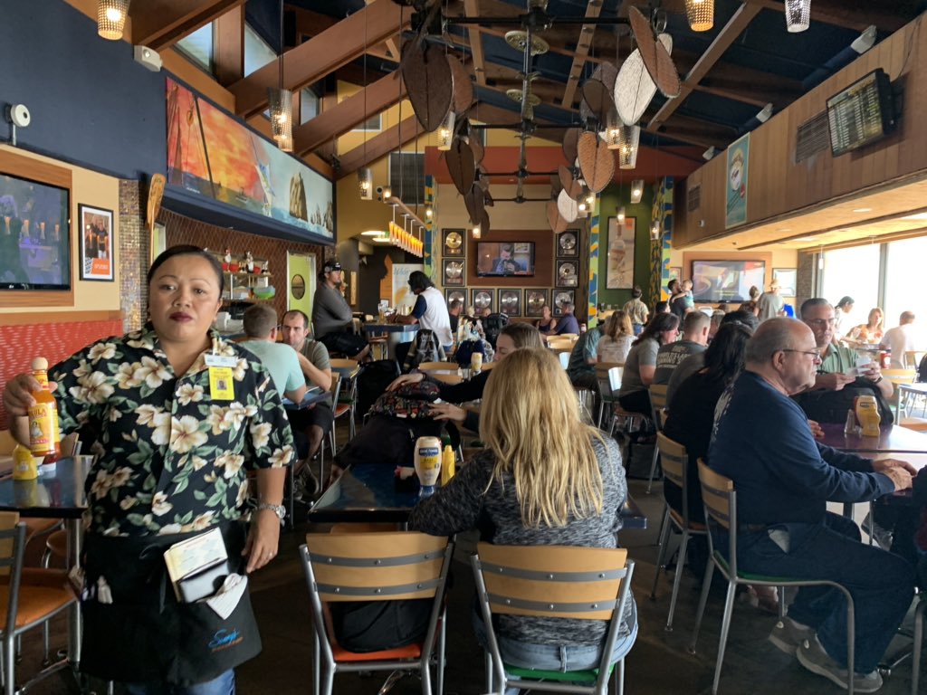 Hawaiitbuzz's tweet photo. Happy to be back in Twitterland!  Kudos 👏👏👏 to Sammy’s Bar and Grill for proving a fun/ feel good place to wait for a ✈️ all proceeds go to a local charity. https://t.co/6tX4nCdQUn