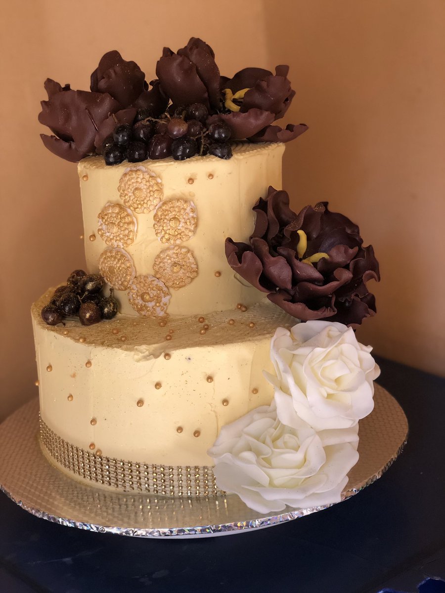 CEO_cakes's tweet photo. Neatly Delivered To abuja 🎊👯‍♀️ never been this excited 😭. ABLE GOD🙏
please if you come across this on your TL please Retweet for a Sister ❤️.Thank you 
Instagram- Cake_n_bakess by Amrah Yusuf 
Location- kaduna, Nigeria https://t.co/dndOzSHIK8