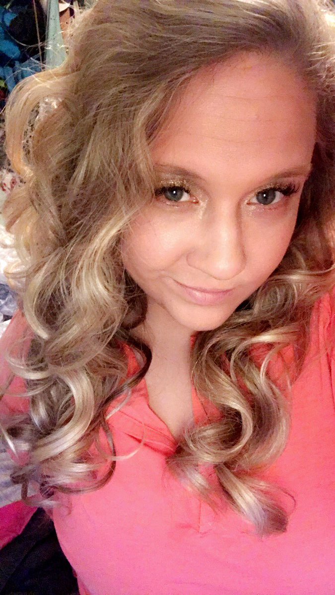 LauraLeigh19's tweet photo. Two things that prep me for an ohl @OHLIceDogs game day. 1) @aveda hairspray #controlforce and 2) the curl secret by @ConairCanada and that is my hair secret reveal friends. Now let’s play some hockey while I give away the prizes on the @MeridianCtre #jumbotron https://t.co/of79qDuftK