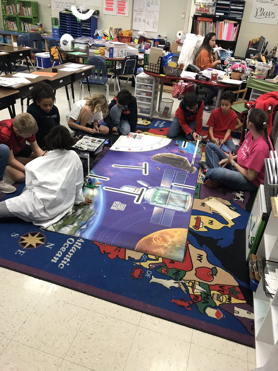 NISDCNE's tweet image. CNE Robotics club working hard to get ready for their competition tomorrow!!! Good luck to them and their amazing sponsors @SharpJ4thNISD and @CarmenGarciaCNE #ThisisCNE