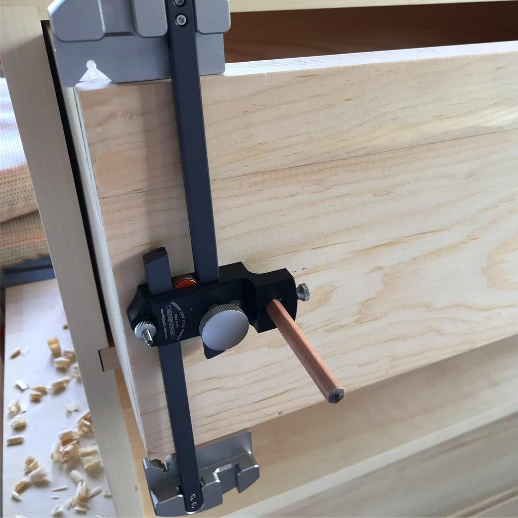 BridgeCityTools's tweet image. How do you centerline scribe something?

Photo: Daniel Berlinger