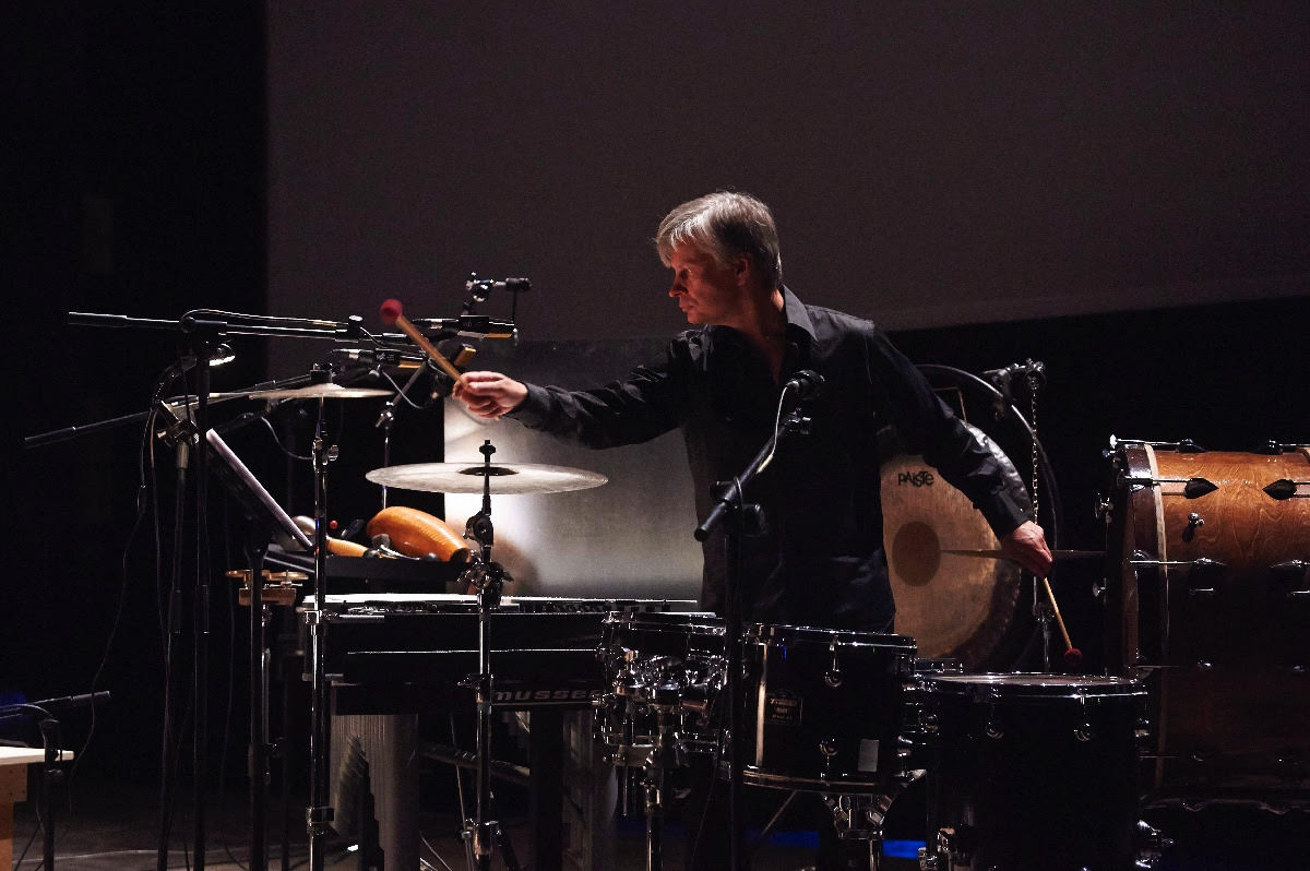 gswell_ca's tweet photo. GS4: Lumières noires will feature Swedish performance duo extraordinaire Fredrik Söhngen (oboe) and Jonny Axelsson (percussion). The show will include two world premieres, ‘Blurred Mirroring’ by Axelsson himself and ‘Not Your Biggest Fan’ by Manitoba’s own Eliot Britton. https://t.co/EBfVfn20GI