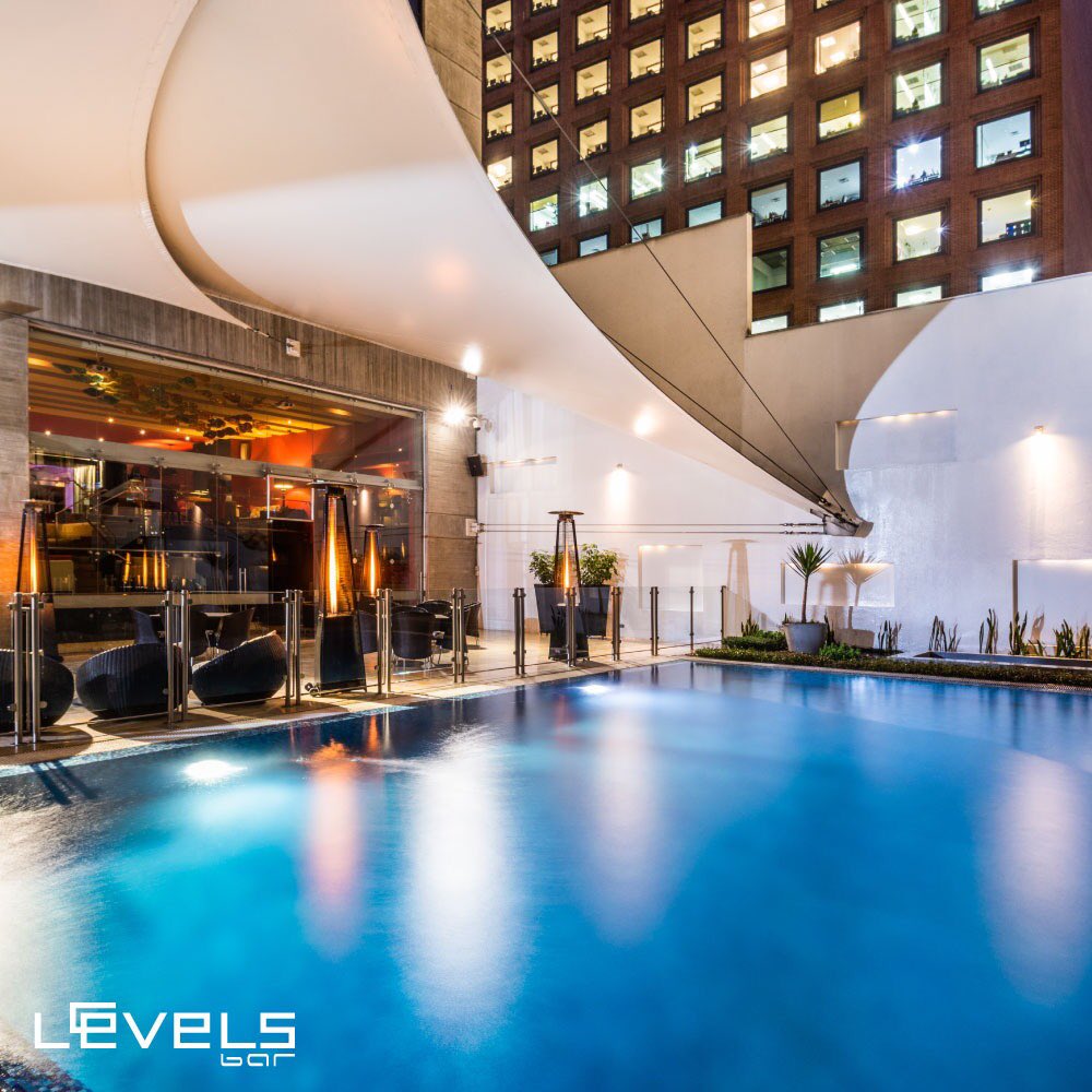 HiltonBogota's tweet photo. Tenemos una gran variedad de espacios para ti. Pronto podrás visitar nuevamente @LaVentanaBogota @Sky15Rooftop y @LevelsBar . ¡Te esperamos!
Reservas: bogota.events@hilton.com I +57 1 6006030
#HiltonBogota #Destinos #Bogota #Colombia #Hospedaje #Hilton #Comodidad #LevelsBar https://t.co/ytEeSrRxhX