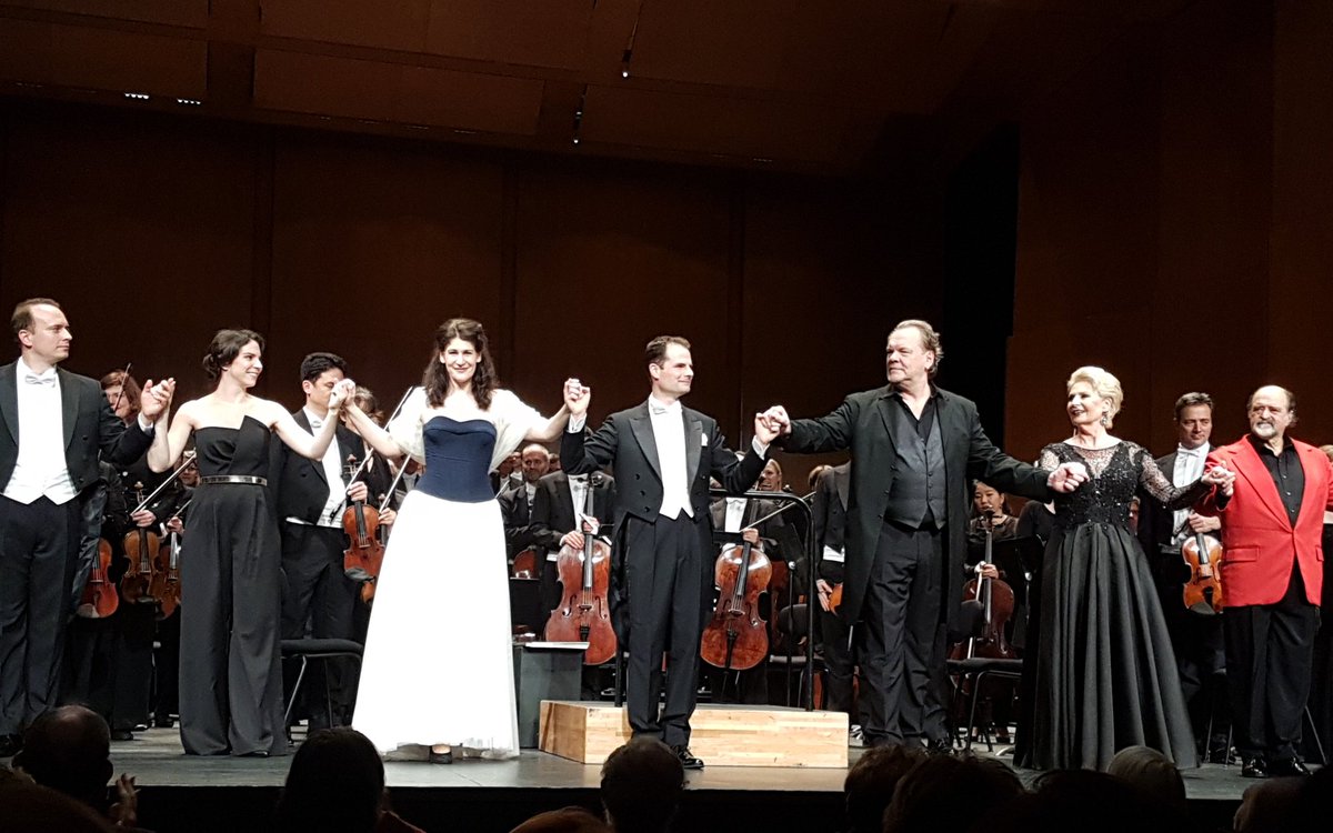 #Arabella enchanteresse au @TCEOPERA ce soir ! Un grand moment ! Wirklich zauberhaft ! #AnjaHarteros #MichaelVolle #HannaElisabethMueller Daniel Behle @teilzeitdiva @bay_staatsoper @ctrinks