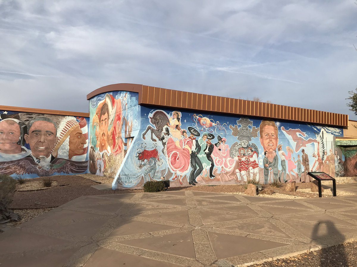 .<a href="/welikeduel/">Propaganda Live</a> foto scattate al Chamizal Park, parco diviso tra USA e MEX dal Rio Grande: una volta il confine variava per via del fiume che cambiava corso in base alle annate. Qui c’è un cippo che segna dov’era il vecchio confine, 500m più a nord di oggi. #propagandamexico