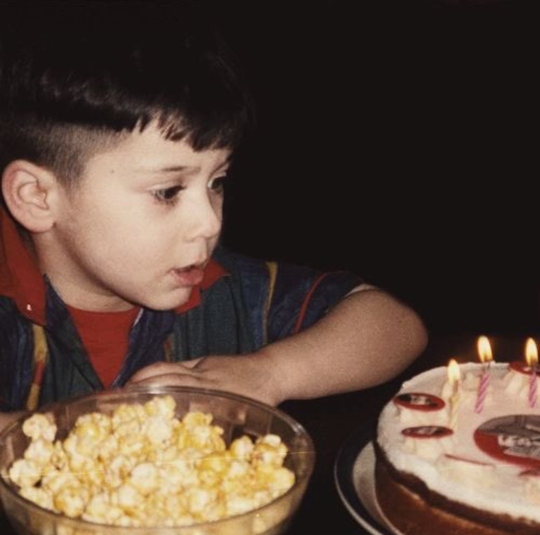 zaalleex's tweet photo. Happy birthday for my favorite man! Thank you for existing and for making my beautiful days. Every time you are happy, I am glad for you. I hope you have a wonderful day! I love you, Z❤Happy 26 years❤
#zquad #zday 
@zaynmalik @inZAYN https://t.co/Yd57eFo8JM