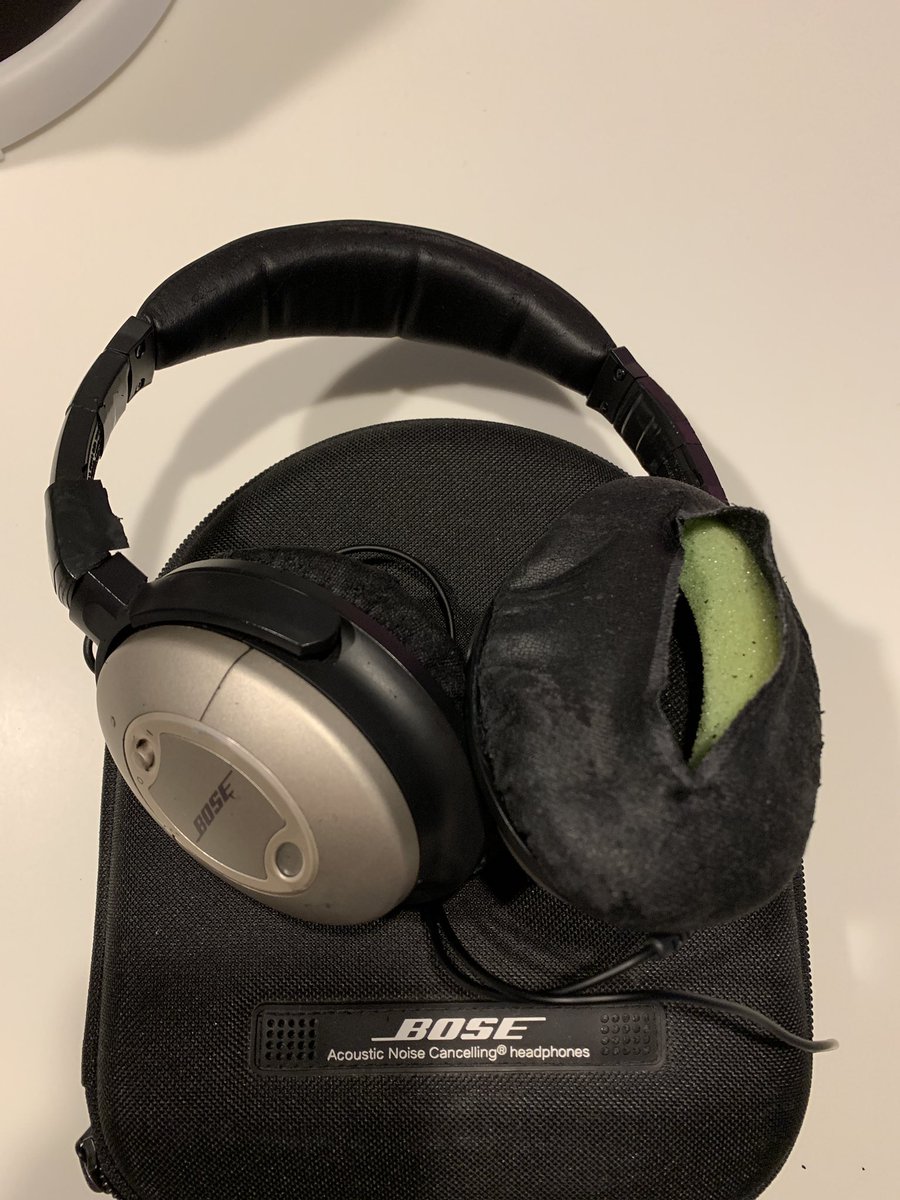 realTylerGroves's tweet photo. @Bose I’m glad your products hold up over time... #QualityControl https://t.co/WMdOoRzQxB