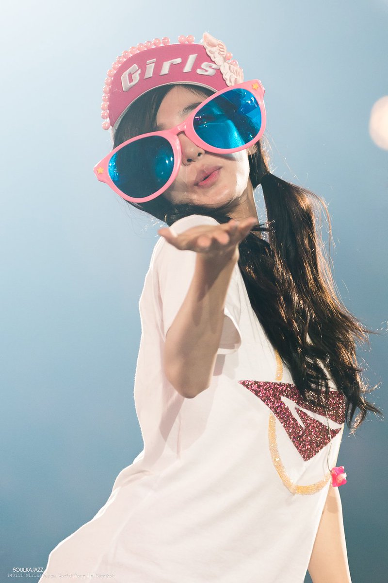 tiffanyyoungbra's tweet photo. 🔔 | ATENÇÃO! Sigam as regras abaixo.

Estaremos sorteando um vale de R$100,00 para usar no site da https://t.co/JJV7zRzn4Z como você quiser. A meta é de 2 mil RTs e mil comentários. Vocês precisam estar VOTANDO na Tiffany e no site! #iHeartAwards
#BestSoloBreakout
#TiffanyYoung https://t.co/9RYfMqPlqq