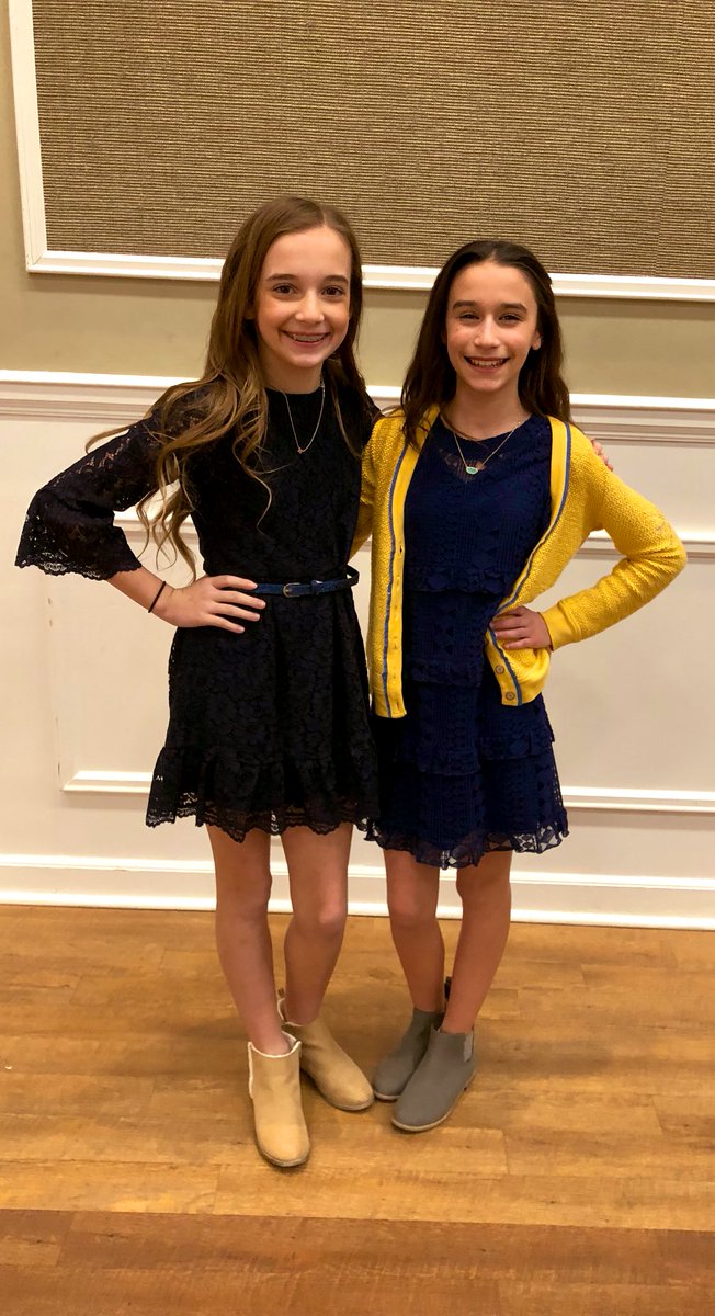 These two lime ladies are ready for their first social class! They could not be more excited!! <a href="/Lime_Rays/">LIME 💚⏰</a>