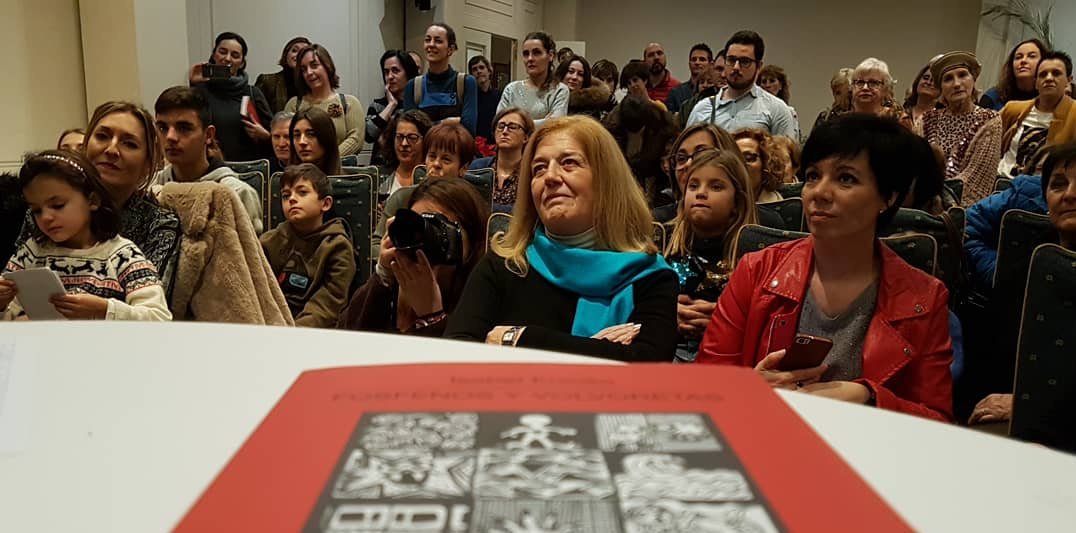 CiudadCalahorra's tweet photo. @viveLibro_ed @BorboletaIsa Sí que lo fue... y también un honor acogerla en nuestra casa 😊😊
Le deseamos la misma suerte porque la obra lo merece.
#isabelenciso #fosfenosyvolvoretas https://t.co/QJ0i6jz1RL