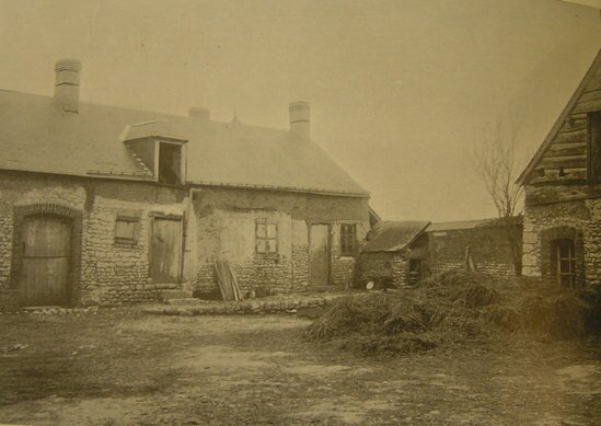 Dans la nuit du dimanche 21 avril 1901, plusieurs villageois sont réveillés par des cris :« À l’assassin, à moi, mes amis! »Ils découvrent par terre sur la route leur voisin Brierre, vêtements et figure maculés de sang.Deux individus ont voulu l’assassiner.