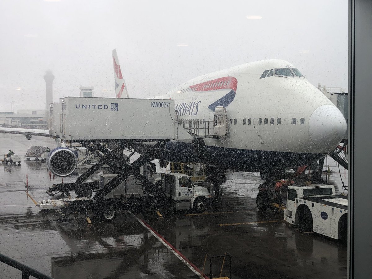 FakeOscarMunoz's tweet photo. I suspect there is going to be some indigestion on the #BA218 tonight. 😳
@alexcruzmaybe, you can bring your cheque when we meet at the club this weekend. TIA.
#avgeek #denver #london #foodie https://t.co/K52Y9W12Y1