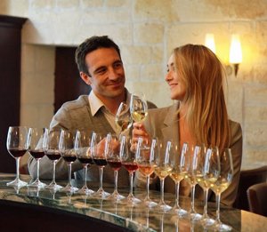 Age and glasses of wine should never be counted. 😉🍷
#happyfriday #montageincf