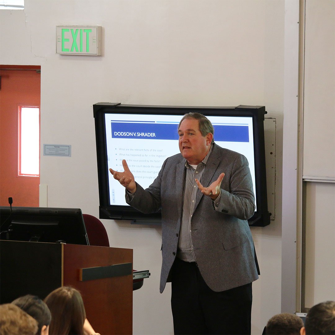 LoyolaLawSchool's tweet photo. At today's Law Start event, prospective students had the chance to sample the #LLSExperience with tips from the likes of Prof. Bryan Hull, a student favorite who teaches Contracts, Law of Sales and related courses. Learn about upcoming Admissions events: https://t.co/iVrI96M1dw https://t.co/h3zJxL45zN
