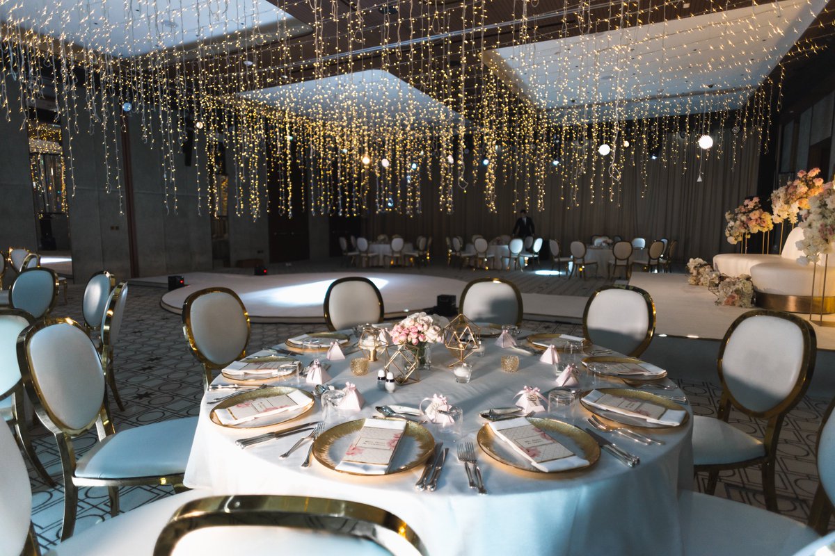 Fairy light as decor for your wedding. #weddingplannerdubai #fairylight #style #weddingstage #kosha #dubaiweddingplanner