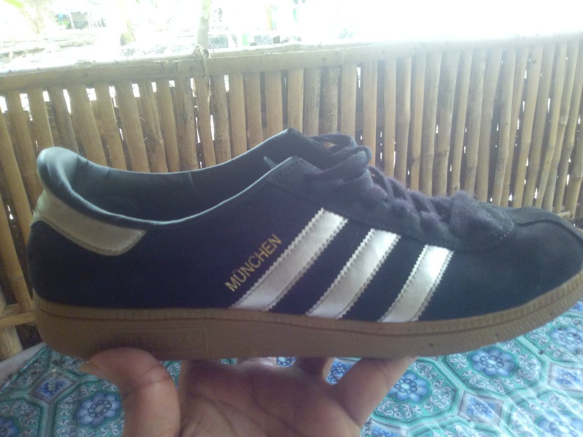Sikendi1's tweet photo. Ndan bantu up jual adidas munchen #modaltour @JKTACAB @_AwayDay https://t.co/L8i7cGF1W1