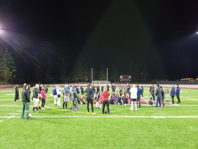mercerislandfc's tweet photo. What do you get when you have 90 youth players + top youth coaches + 40 Parent Camp players @mercerislandhs?

1. Fun
2. Community
3. Teaching of playing style to players &amp; parents
4. Fun

#RepTheRock

Thank you @beverlygoebel @crigby03 @SteveThurlby25 @AaronEYSA #TopCoaches

♥️⚽️ https://t.co/RmClnEKMuQ