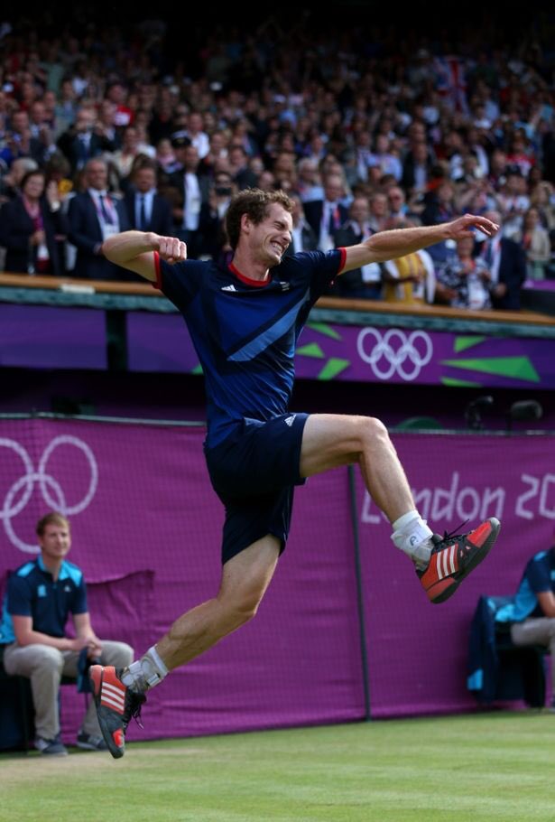 thaiguy84's tweet photo. The crowd was electric &amp; it was just poetic that he won just a few weeks after his loss to Roger on the very same court. 
❤️🎾#AndyMurray #MurrayMatch https://t.co/kYWZKwwmDv