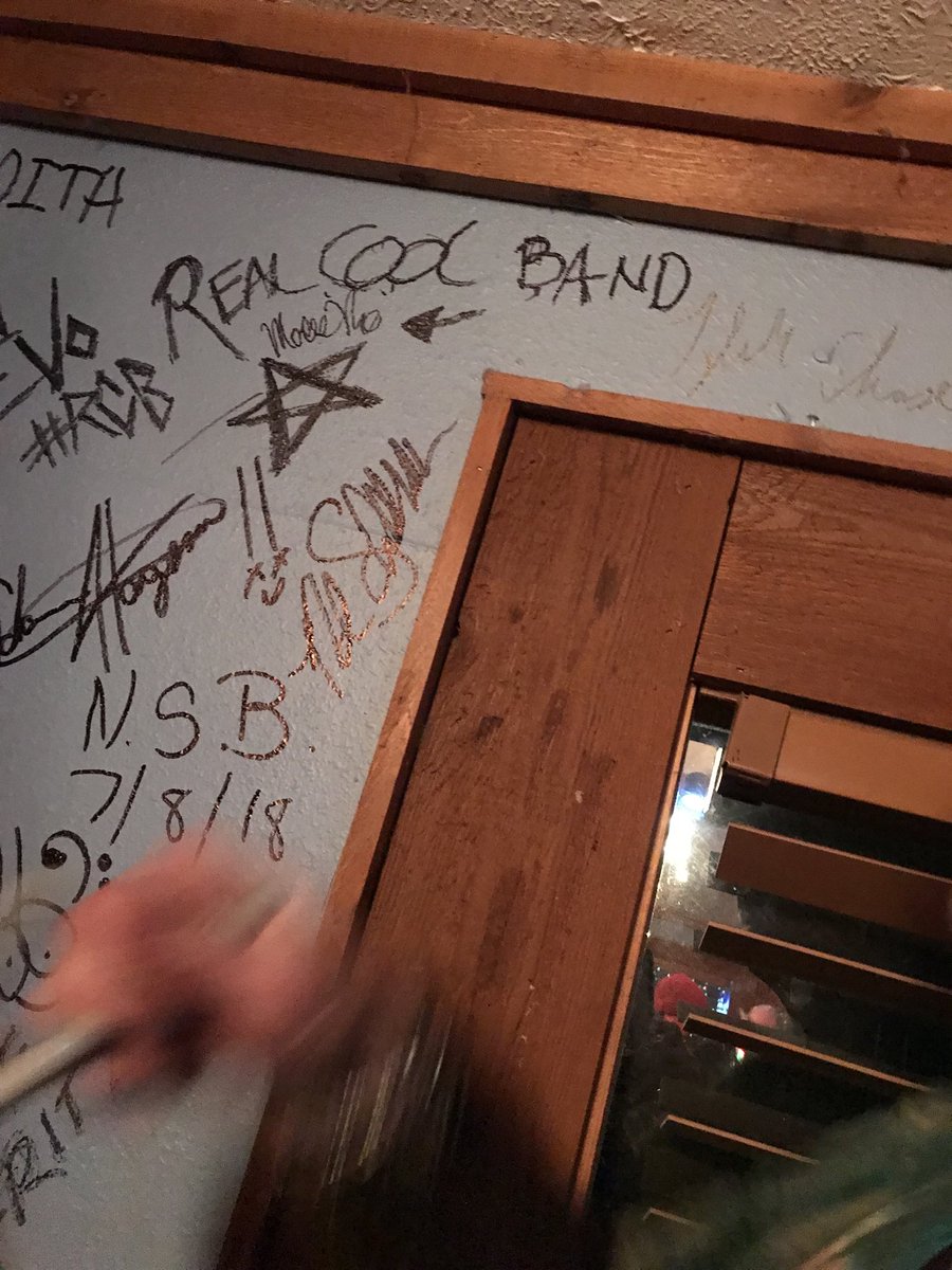 MosesMo's tweet photo. Left my mark @DarwinsBurgers in sandy springs last night #guitarist #mothersfinest #molivemusic #funkinroll #bluesrock https://t.co/g9nAW46ymu