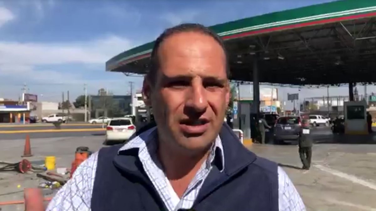 DiarioCoahuila's tweet photo. #Coahuila Particulares apoyarán a @Pemex en abasto a gasolineras: Miguel Dainitín https://t.co/4RsqcqPIgk https://t.co/ZqI9gawcsA