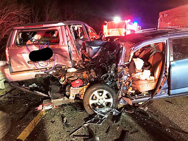 Earlier this evening Mansfield E2 and R34 went mutual aid to Foxboro @ Route 95 South between exits 7 &amp; 8 for a multi vehicle MVA.... (photos courtesy Gary Reagan) 

Foxborough Fire Department
Mansfield Firefighters Local 1820
Massachusetts State Police
m.facebook.com/MFDLocal1820/a…