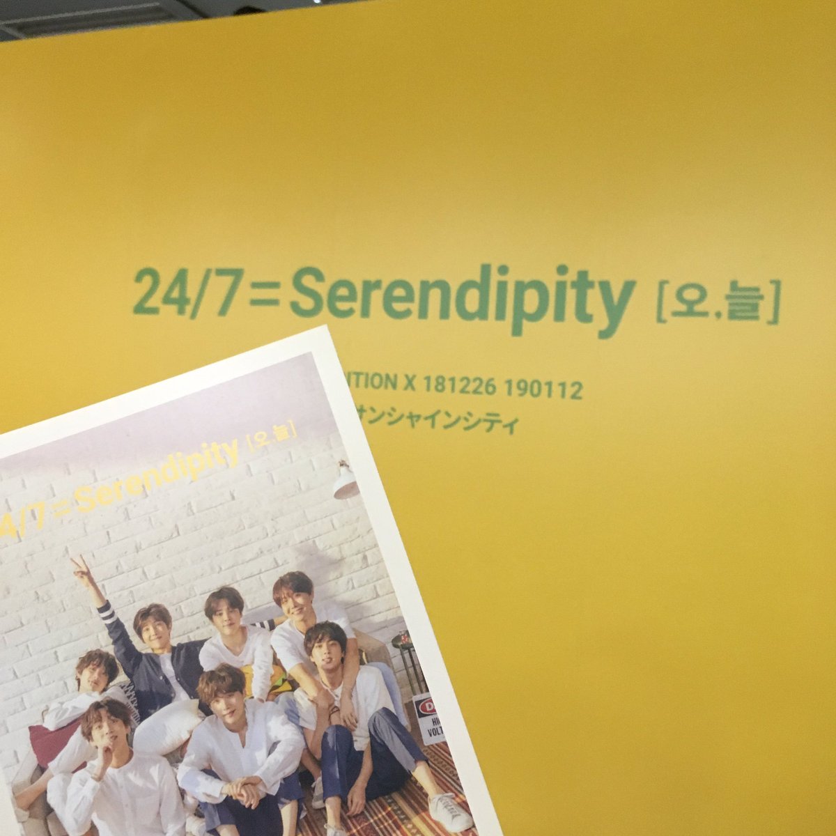 darkerthankuroi's tweet photo. It’s over :( it was a brilliant exhibition and I’m so happy I got to see it twice💛 즐거운 전시회이어였요~ 두번이나 봤는데 더 백번 볼 수 있을 것 같아요😍 とても素敵な展示会でしたー🥰 @BTS_twt @BTSEXHIBITION #BTS #2018BTSEXHIBITION #과거와미래를잇는 #오_늘 #방탄소년단 #防弾少年団 https://t.co/hHW5cXoMHo