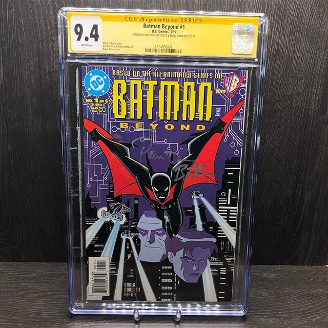 re_Kollection's tweet photo. Tagged by @comics2go for #firstappearancefriday
Batman Beyond #1
1st app of Terry McGinnis (Future Batman)
Signed by Creators Paul Dini and Bruce Timm
#batmanbeyond #batman #brucetimm #pauldini #cgcss https://t.co/nfFgQzaKuH https://t.co/ZohZ7hJaJC