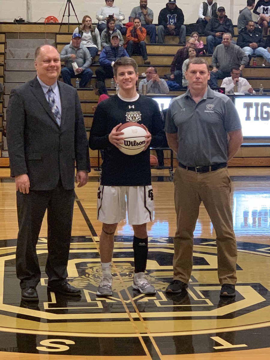 MarkKirksey1's tweet photo. Congrats to @Central_Magnet senior, Will Carver. 1st 1,000 point scorer in CMS men’s basketball! https://t.co/lDjvDJerbG