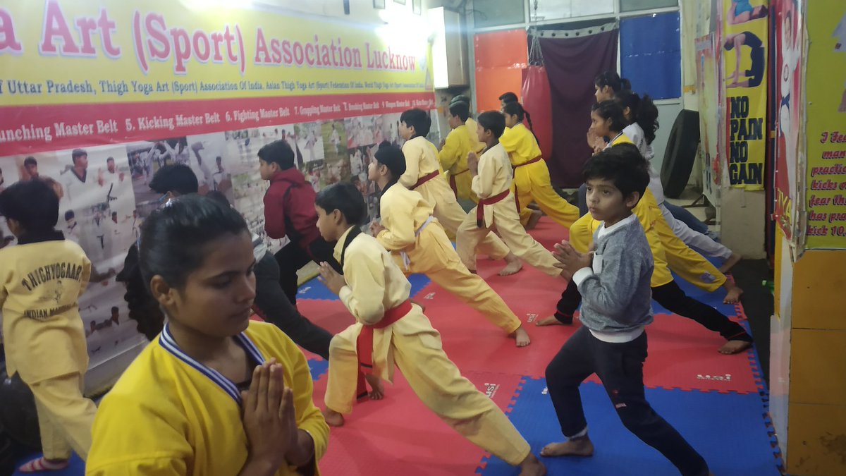 tyasportindia's tweet photo. 1st Day of Seminar is successfully completed
Students practice many types of moves 

Lot of thanks all supporting staff of Sanskar fight club - Lucknow and Students
#SelfDefence #DefenceAttackingSystem @narendramodi @Ra_THORe
@ChetanChauhanCr @GSudhirji https://t.co/yFAy7CsKie
