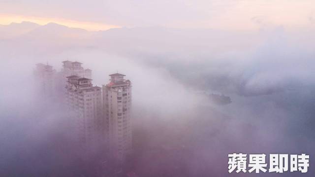 TW_nextmedia's tweet photo. 嘉義仁義潭現仙境,19樓高建物雲上飄
#嘉義 #Chiayi #台灣 #台湾 #Taiwan #대만 #仁義潭 #美景 #exploretaiwan #iformosa #viewtaiwan #iseetaiwan #amazingtaiwan
#discover_taiwan #beautiful
→→https://t.co/MEo0eAdReJ https://t.co/mQJybUYTVK