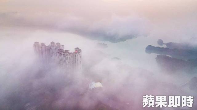 TW_nextmedia's tweet photo. 嘉義仁義潭現仙境,19樓高建物雲上飄
#嘉義 #Chiayi #台灣 #台湾 #Taiwan #대만 #仁義潭 #美景 #exploretaiwan #iformosa #viewtaiwan #iseetaiwan #amazingtaiwan
#discover_taiwan #beautiful
→→https://t.co/MEo0eAdReJ https://t.co/mQJybUYTVK