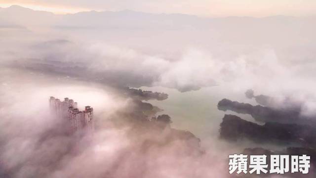 TW_nextmedia's tweet photo. 嘉義仁義潭現仙境,19樓高建物雲上飄
#嘉義 #Chiayi #台灣 #台湾 #Taiwan #대만 #仁義潭 #美景 #exploretaiwan #iformosa #viewtaiwan #iseetaiwan #amazingtaiwan
#discover_taiwan #beautiful
→→https://t.co/MEo0eAdReJ https://t.co/mQJybUYTVK