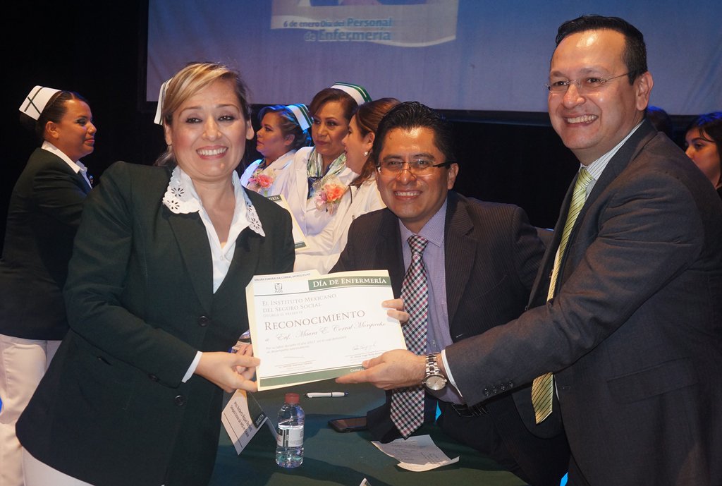 ImssSinaloa's tweet photo. #FOTOGALERIA Personal de enfermería de las zonas norte, centro y sur del IMSS en Sinaloa, recibieron un merecido reconocimiento de manos de autoridades delegacionales y sindicales. Da click aquí: https://t.co/4OG1xQRtse #IMSSSinaloa #ContigoSomosIMSS #DiaDelPersonalDeEnfermeria https://t.co/3KFA2RoOiO