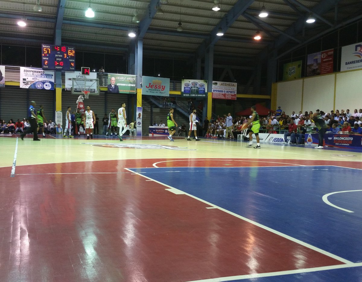 SavicaBC's tweet photo. Final del partido 100x94 victoria los de @ClubCentro28 se llevan la primera victoria de la final del Torneo de Baloncesto Superior de la provincia La Altagracia.

@abapaoficial @fedombal @cervezacanita @luismoyapi @snyderzorrilla @RafelinUribe

#SavicaBC #SangreVerde https://t.co/KSxLiuixlN