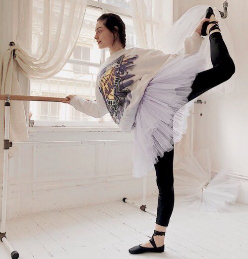fxllskie's tweet photo. ⠀⠀⠀⠀@ : ɑrt wɑsn't supposᥱd to look /nıcᥱ/ ‧ ıt wɑs supposᥱd to mɑkᥱ you fᥱᥱl somᥱthıng.❜ https://t.co/1RbGxAPI6I