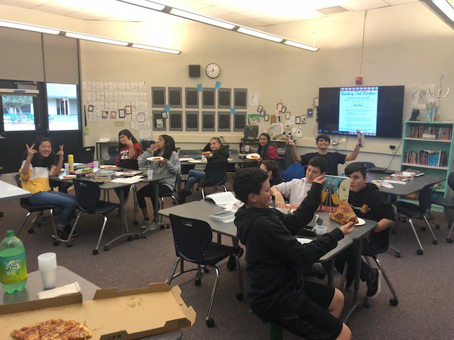 SmithUMSELA's tweet photo. Celebrating amazing student reading achievements this quarter! #teamums @goTeamUMS https://t.co/yV9V52I9jf