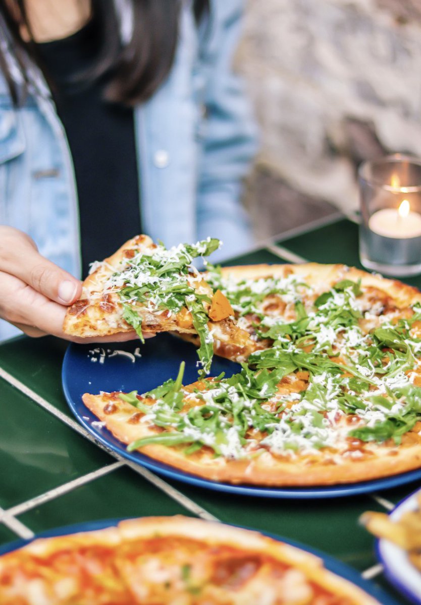 $10 for 10 inches?! 🤤 With your usual suspects of pizza toppings, and our house special prawn with salsa verde, need we say more? Sign up to our mailing list for a freebie.
bit.ly/foxtrot-freepi…