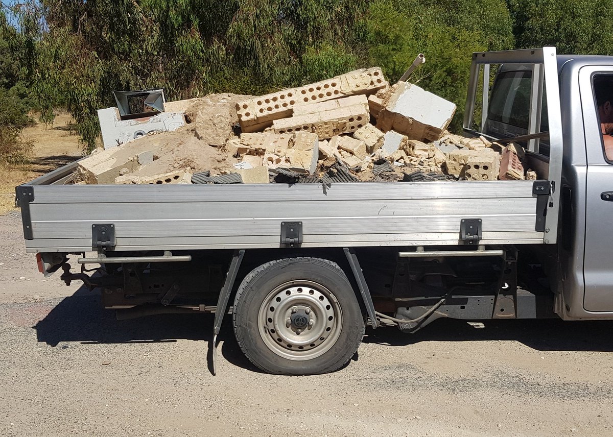 RoadPolicingWA's tweet image. Overloaded and an insecure load is a reciepe for disaster. 2 trips is always a better and cheaper option in the long run. #secureyourload #overloaded #mbts2
