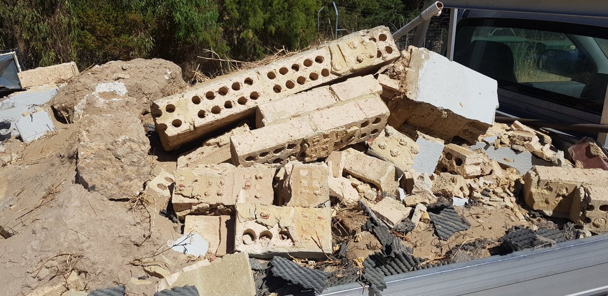 RoadPolicingWA's tweet image. Overloaded and an insecure load is a reciepe for disaster. 2 trips is always a better and cheaper option in the long run. #secureyourload #overloaded #mbts2