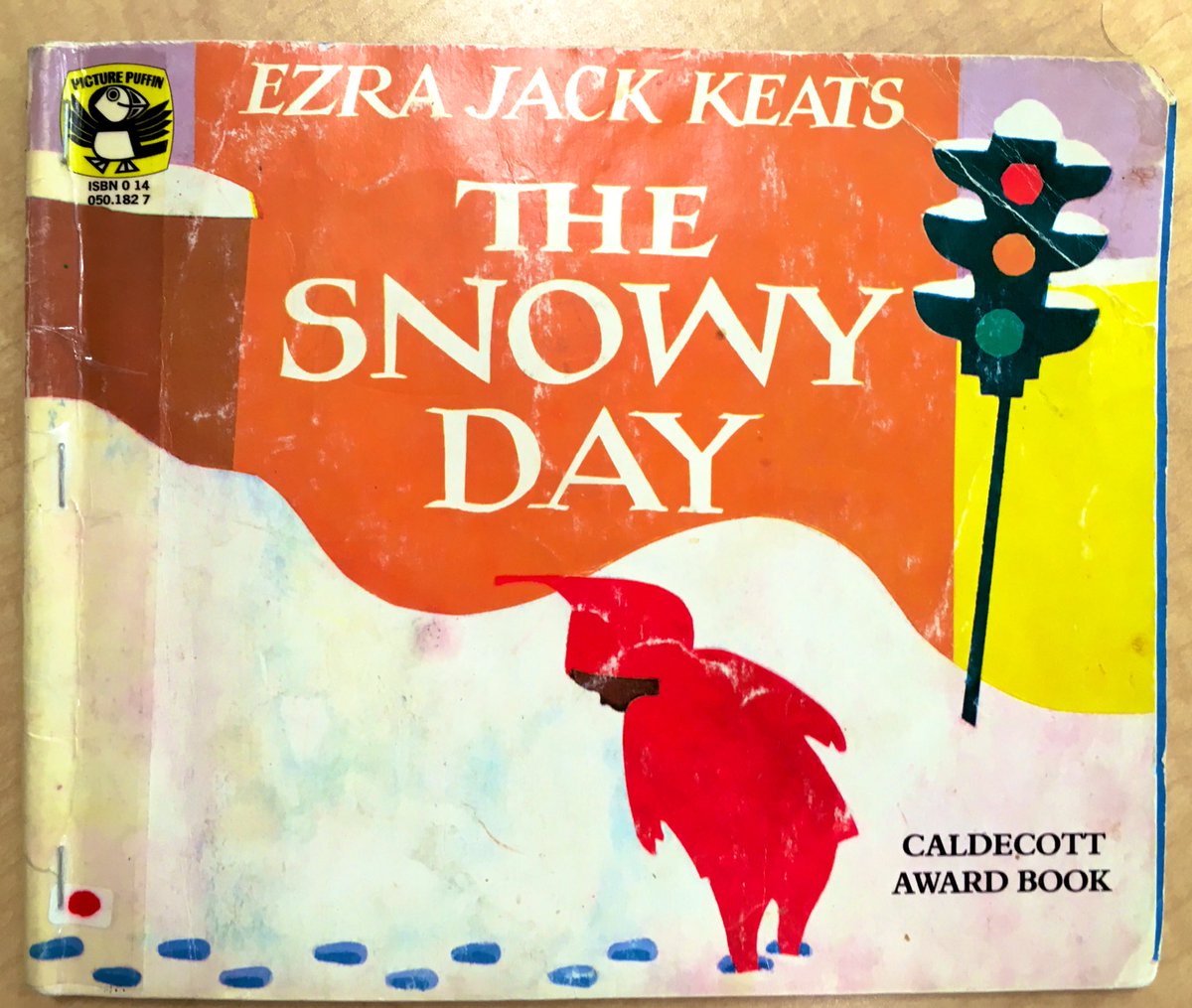 hcs_kinder's tweet photo. Winter Inquiry// We were inspired by the story ‘The Snowy Day’ by Ezra Jack Keats and created some snowy pictures. Ss used paint to created a snowy winter scene for Peter just like the story. ⛄️❄️ #hcsrvs #rvsed #winterinquiry #snowyday https://t.co/vueaZ3nR95