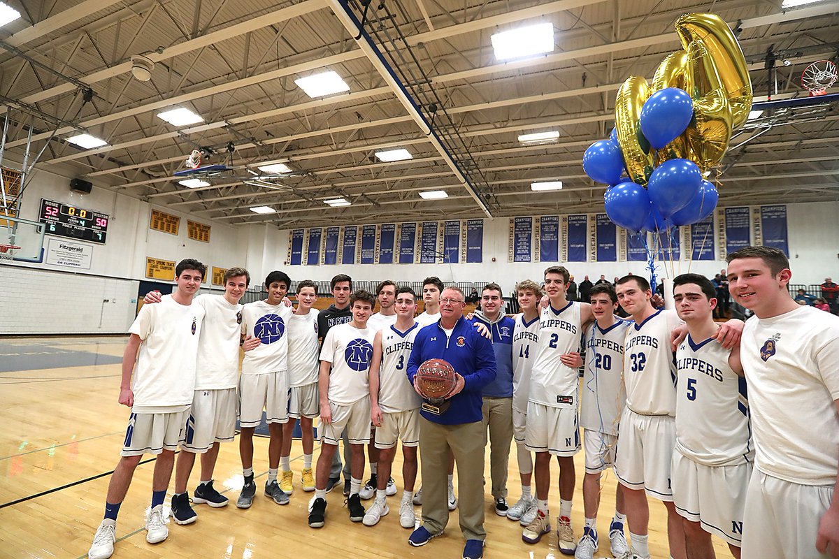 Congratulations Norwell boys head coach John Willis for his 400th win. #norwell #whatyouretalkingaboutwillis #400thwin #hoopislife #careerachievement @MIAASouthTD @norwellsocial @BostonHeraldHS @MassHoops @NorwellHS @SSLHoops