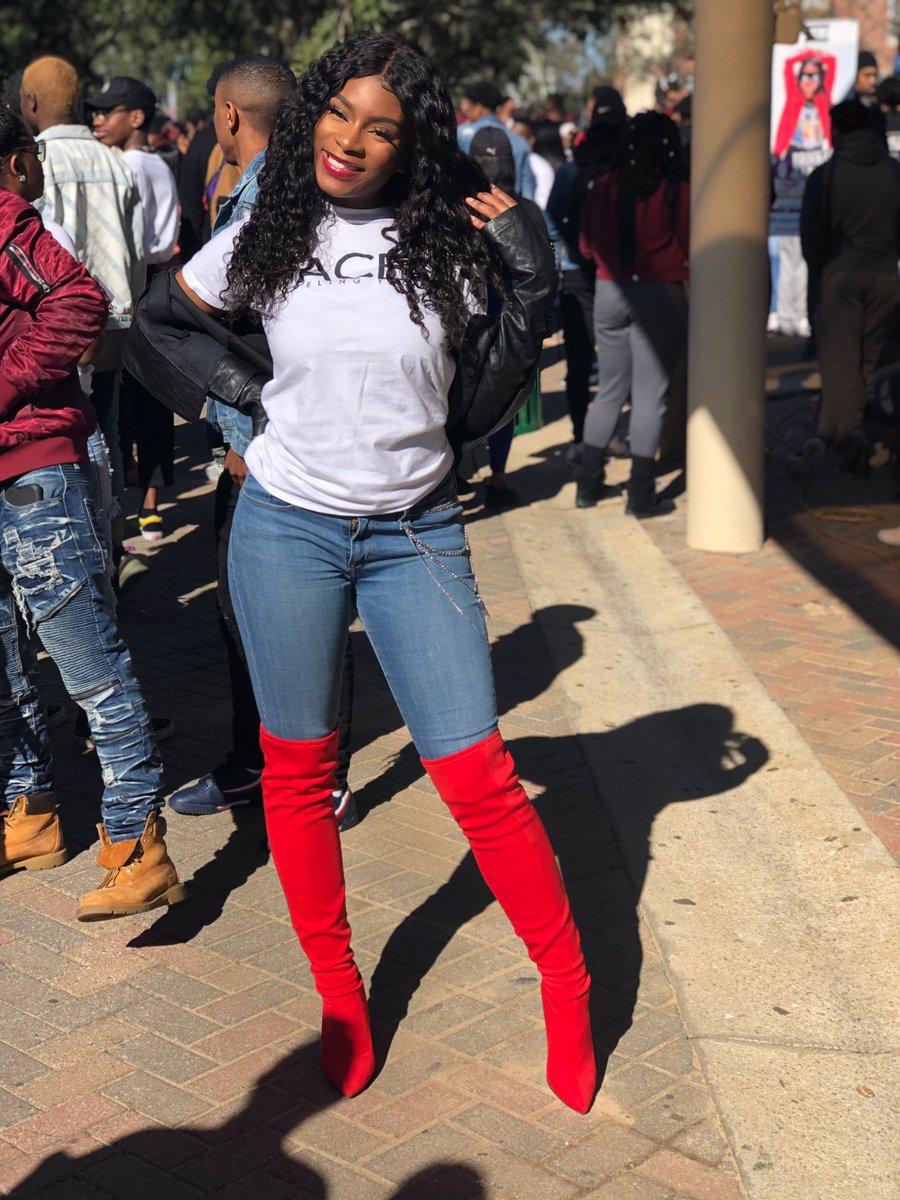 joycelynshoress's tweet image. I’m not going to let up. #setfriday