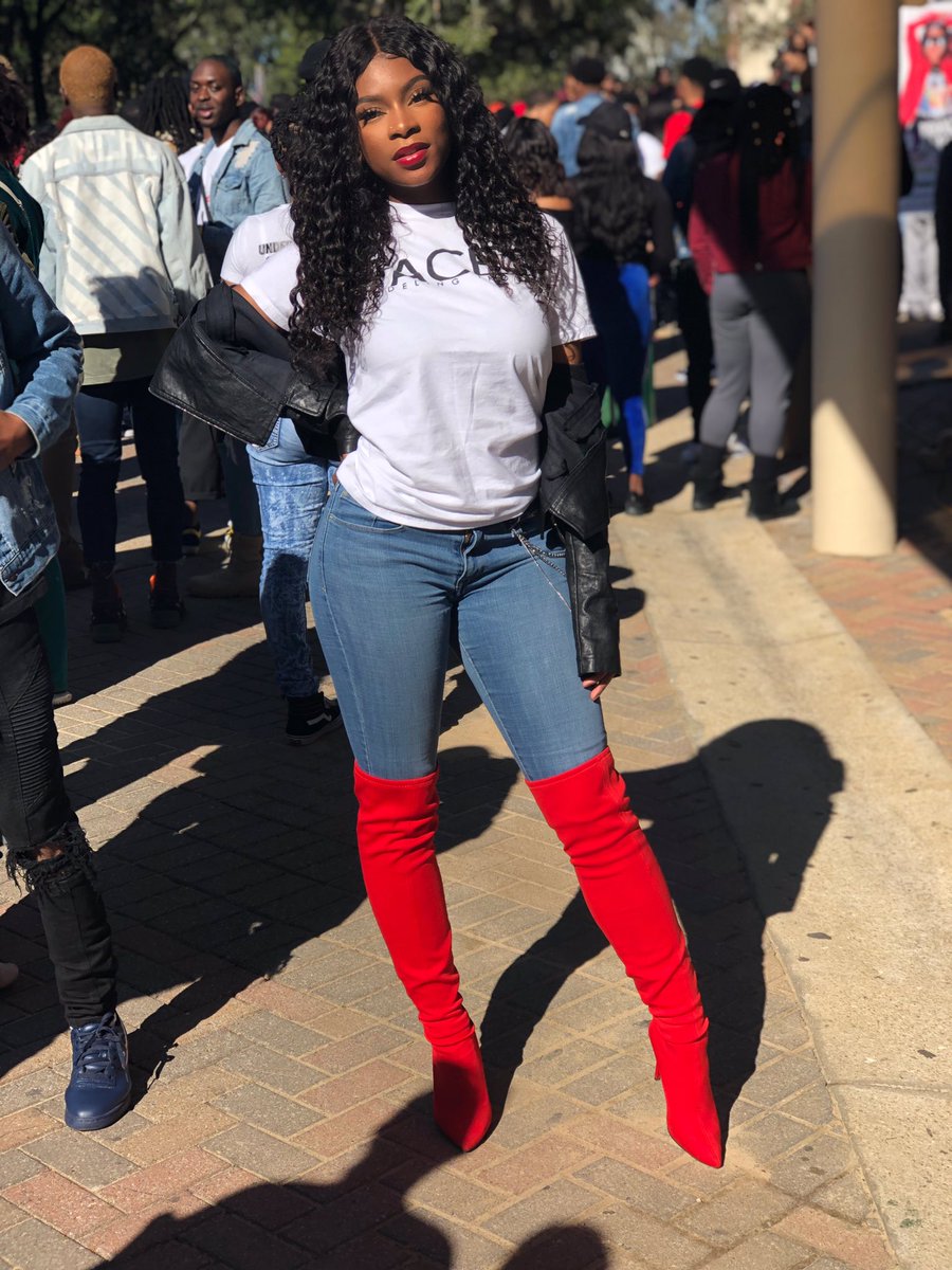 joycelynshoress's tweet image. I’m not going to let up. #setfriday