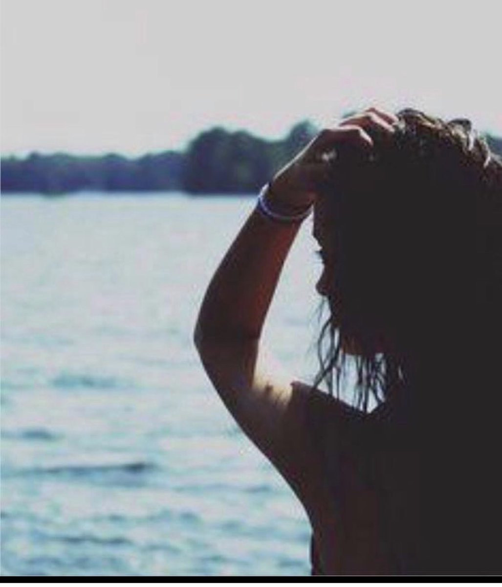 - قد يكون التعود أصعب من الحب .. 
- فحين تحب يمكن أن تنسي .
- لكن إن اعتدت علي شخص فلن تتخلي عنه بسهولة 💔
- فكيف إذا اجتمع الحب والإعتياد ⁉️