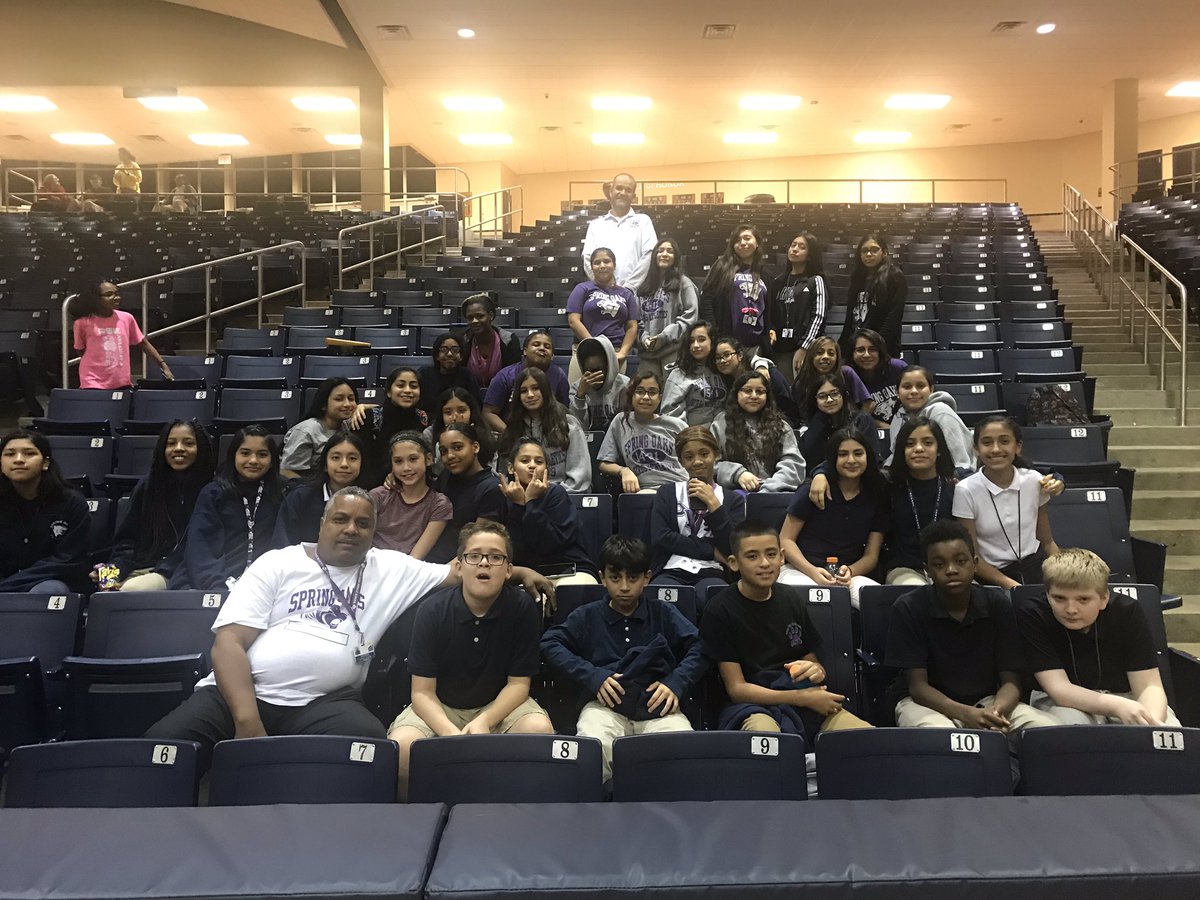 yadiva71's tweet image. Closing the week out w/ more hoops! 🏀 Supporting the SWHS Tigers vs. arch-rival NBHS, way to win Tigers!  Go Panthers! #We❤️🏀 #50Deep