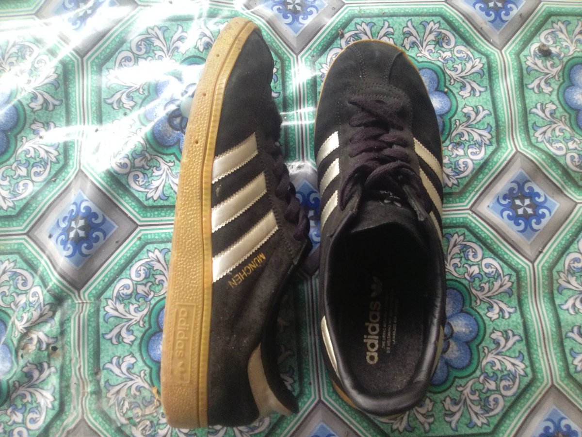 Sikendi1's tweet photo. Bantu up ndan di jual adidas munchennya @OrenBarat https://t.co/DN2fAhbQ9l