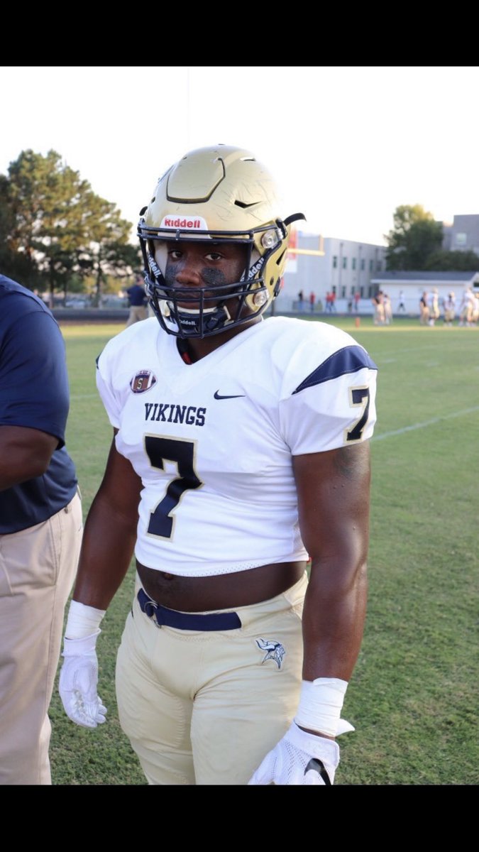 TID9ine3's tweet photo. Things crazy man 💔, when everybody said I was trash, bruh told me I could be D1..... so its only right 🤷🏽♂️ gone too soon #RIPNIC @SHSVikingsfb prayers to yall❤️ https://t.co/fC2MSgW3AD