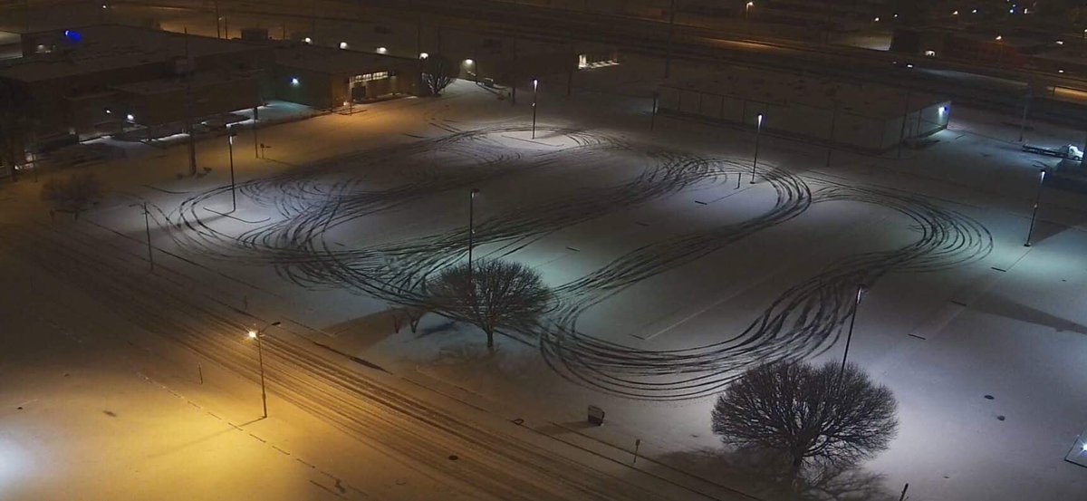 CamHopmanWx's tweet photo. #DonutGuy is gone, but his donuts remain. #tristatewx #DontDoThis https://t.co/GBk86ie6Am